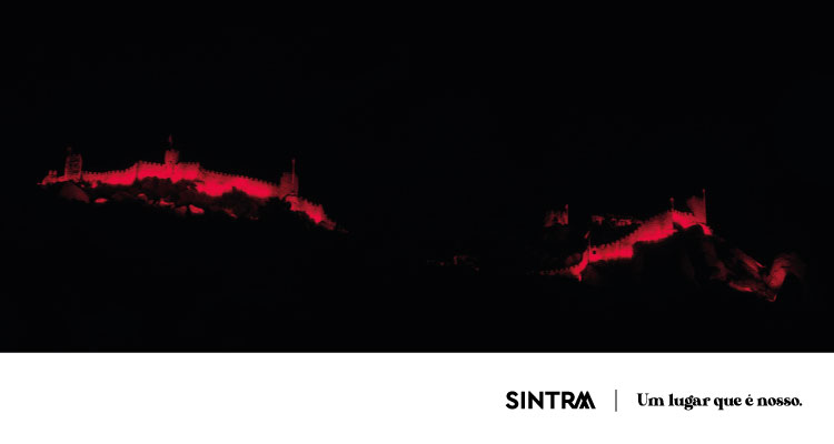 Castelo dos Mouros iluminado a vermelho no Dia Mundial da Sida