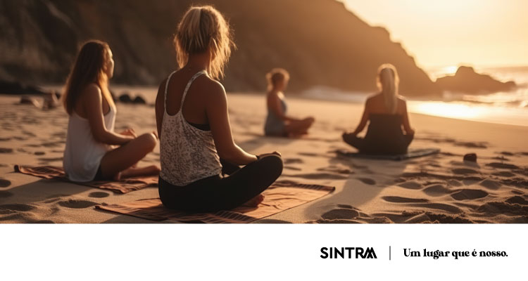 Sintra promove aulas de yoga na Praia das Maçãs - Visit Sintra