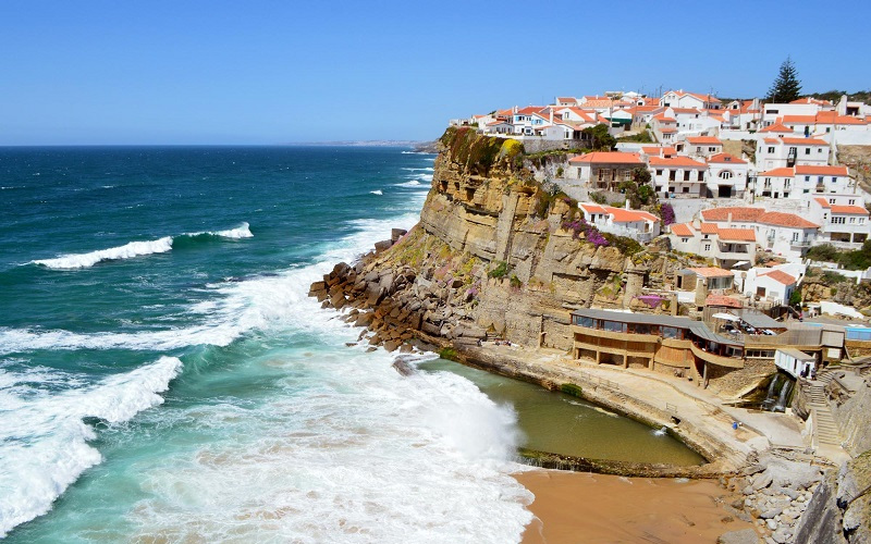 Praia das Azenhas do Mar - Visit Sintra